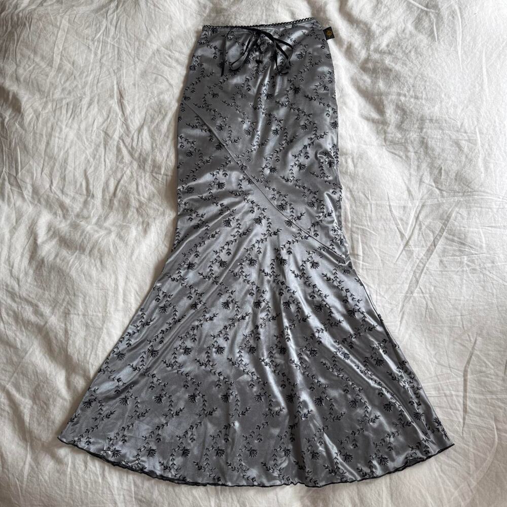 Beautiful vintage french des filles maxi skirt